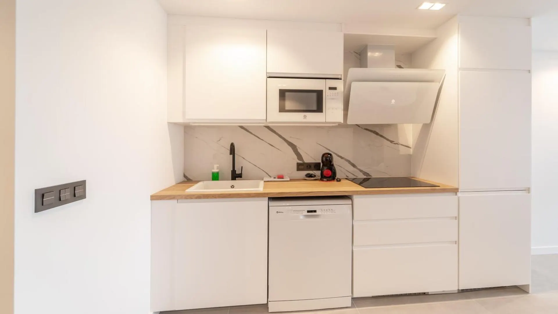 Elegante Estudio Frente Al Canal Con Terraza Empuriabrava