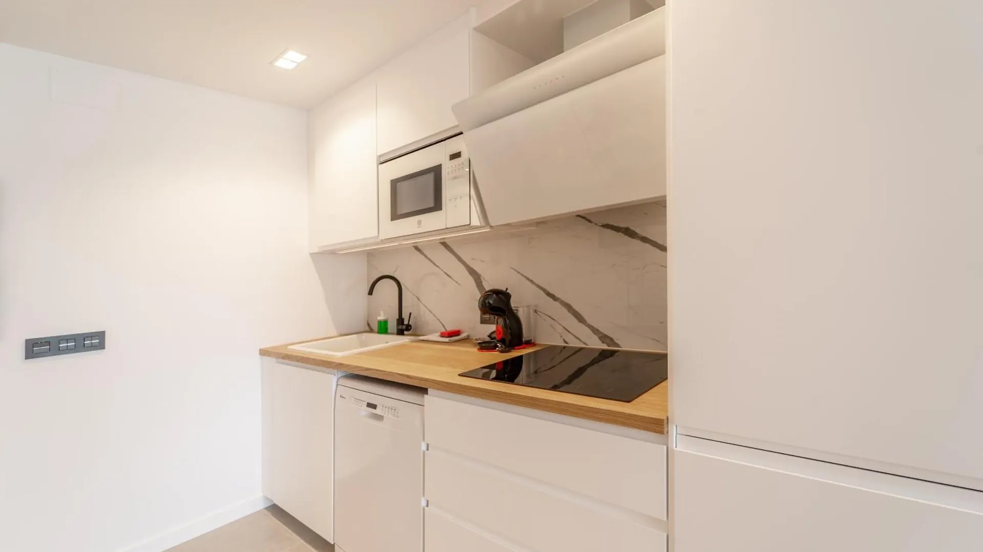 Elegante Estudio Frente Al Canal Con Terraza Empuriabrava 0*,