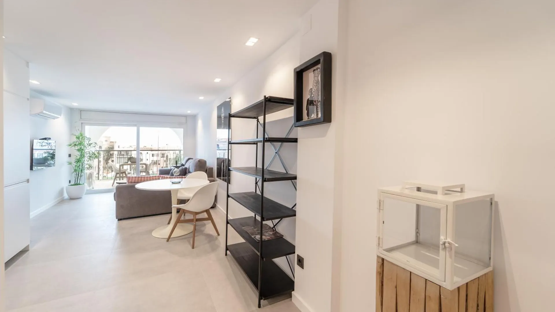 Elegante Estudio Frente Al Canal Con Terraza Empuriabrava