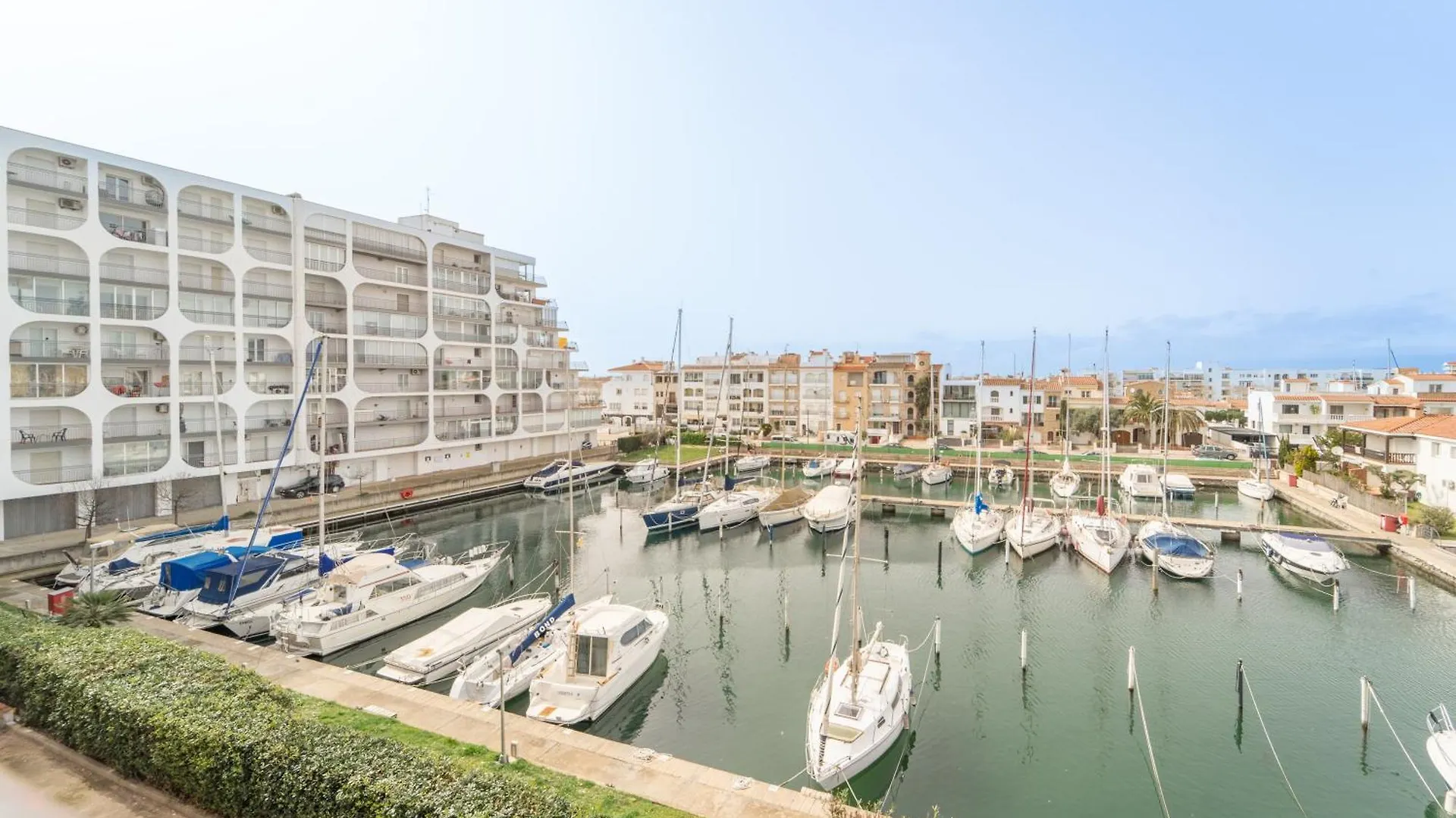 Elegante Estudio Frente Al Canal Con Terraza Empuriabrava 0*,