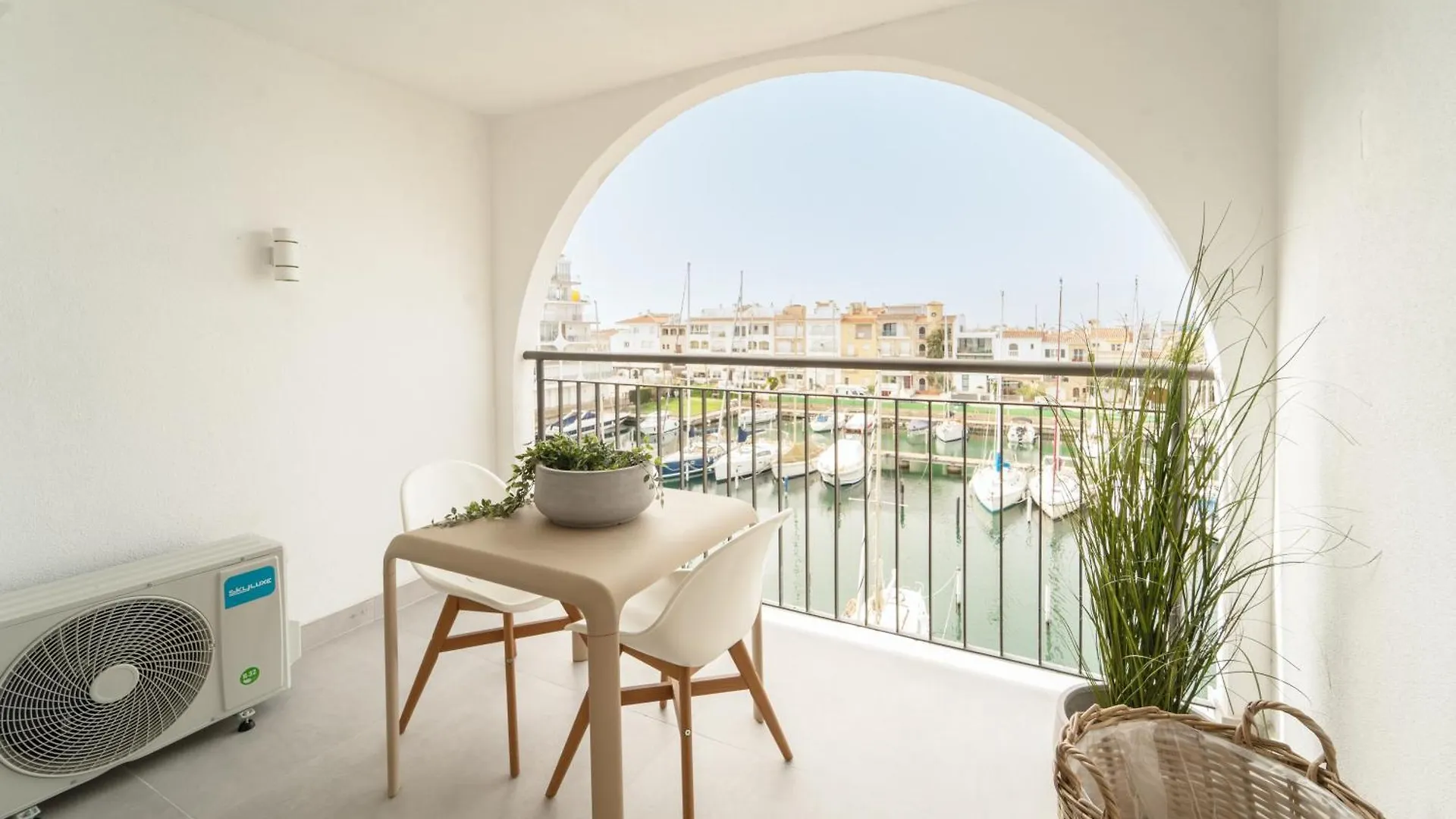 Appartamento Elegante Estudio Frente Al Canal Con Terraza Empuriabrava